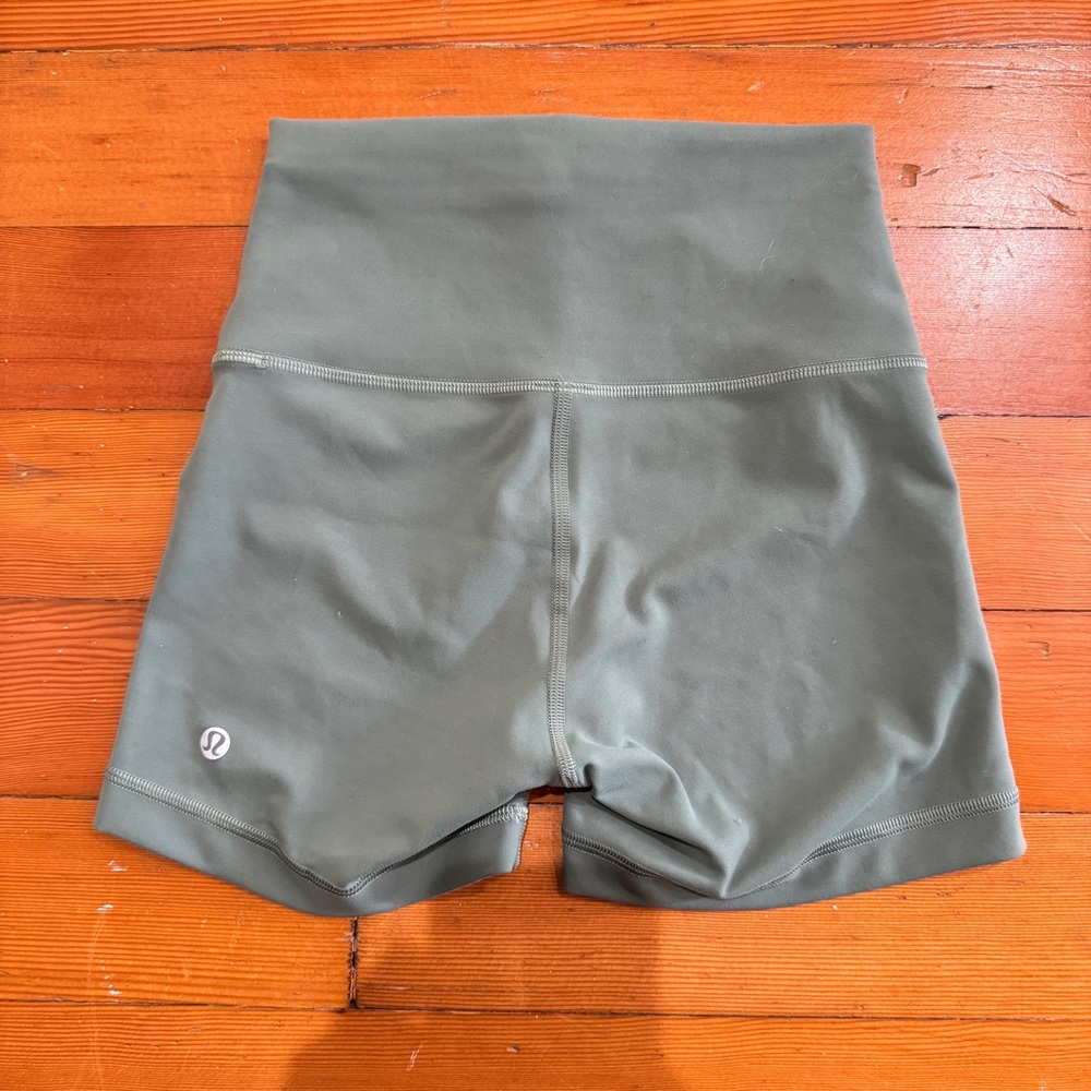lululemon athletica Wunder Train Shorts 4” Inseam Size 4 LIKE NEW